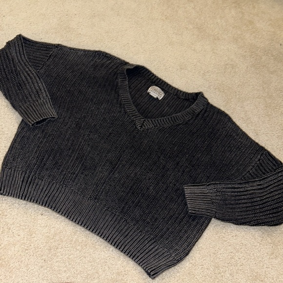 Medium Sweater Bundle - Picture 3 of 3